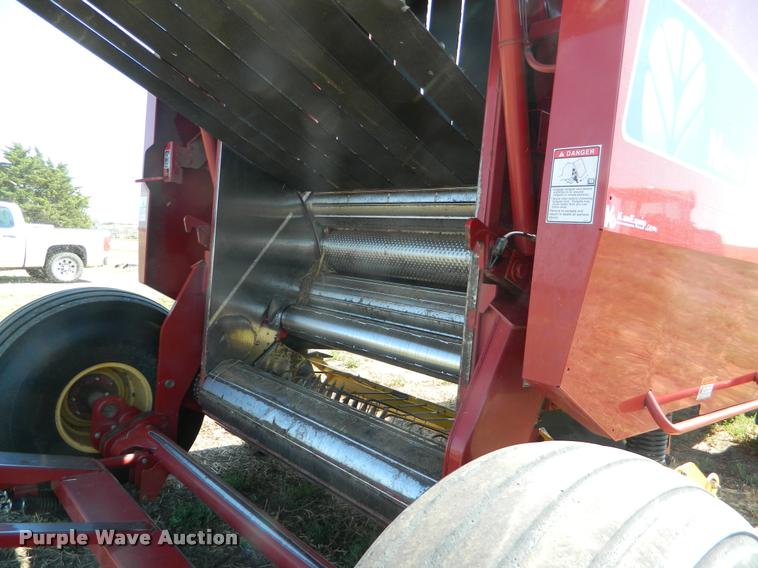 image for item DB1122 2010 New Holland BR7090 round baler