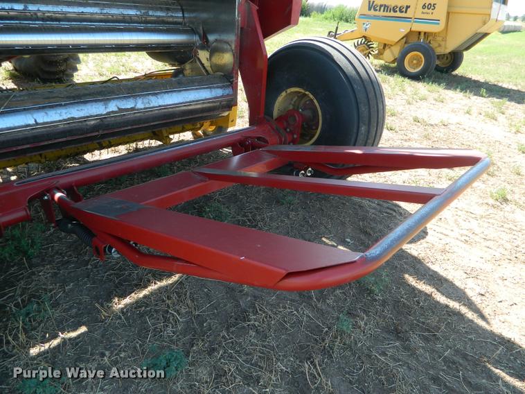 image for item DB1122 2010 New Holland BR7090 round baler