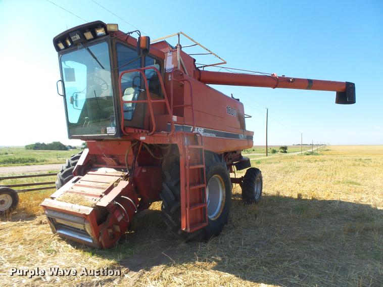 image for item DB2726 1986 Case IH 1680 combine