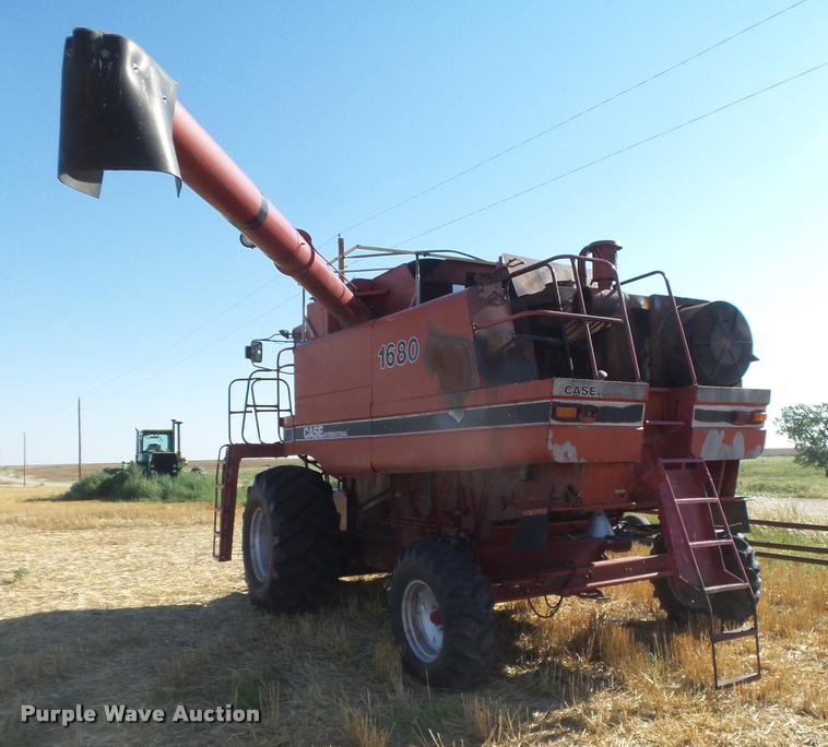 image for item DB2726 1986 Case IH 1680 combine