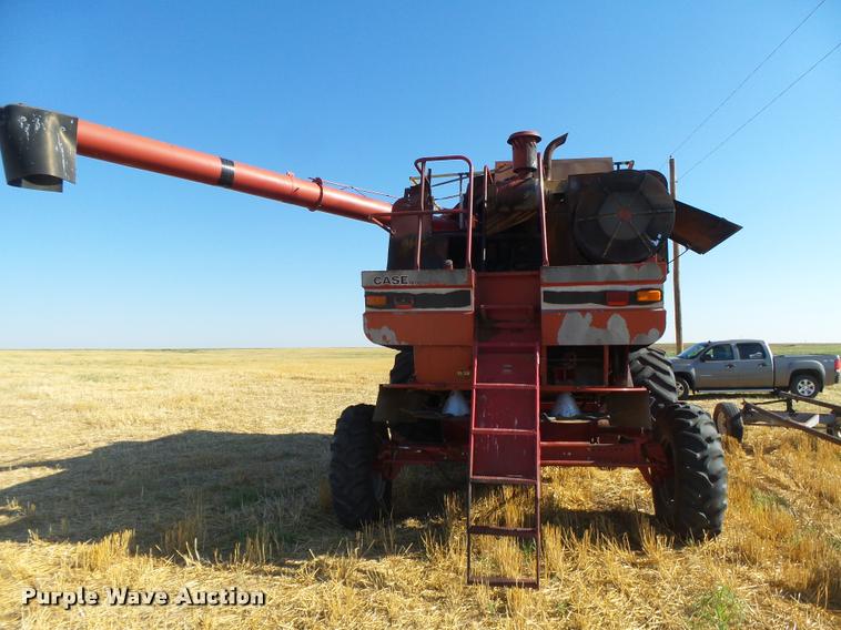 image for item DB2726 1986 Case IH 1680 combine
