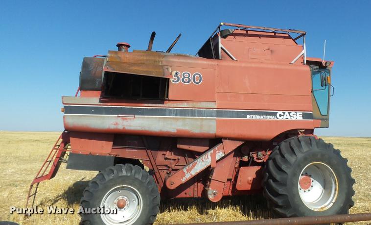 image for item DB2726 1986 Case IH 1680 combine