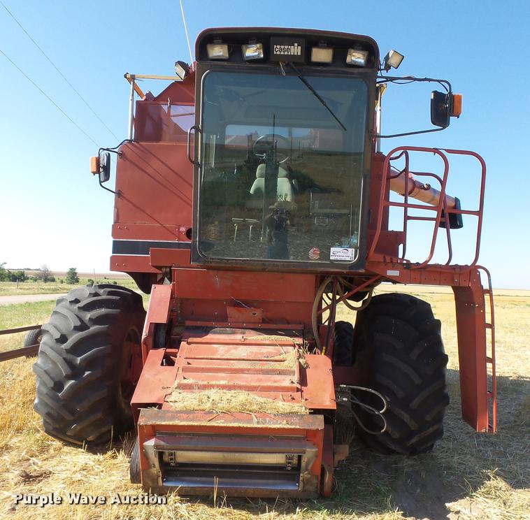 image for item DB2726 1986 Case IH 1680 combine