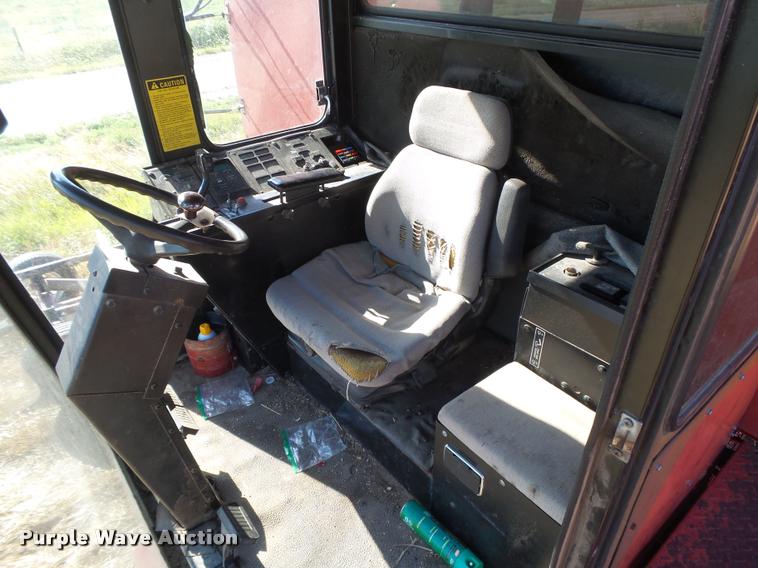 image for item DB2726 1986 Case IH 1680 combine