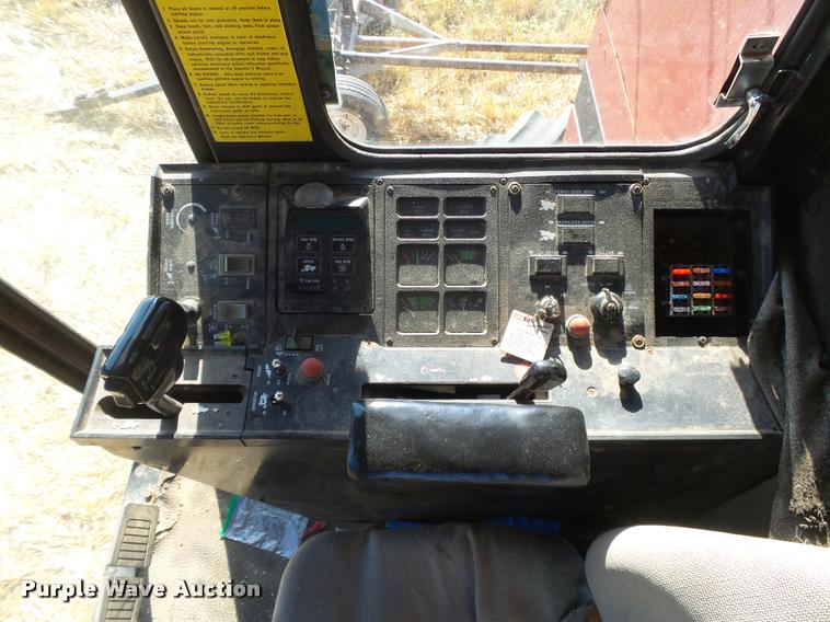 image for item DB2726 1986 Case IH 1680 combine