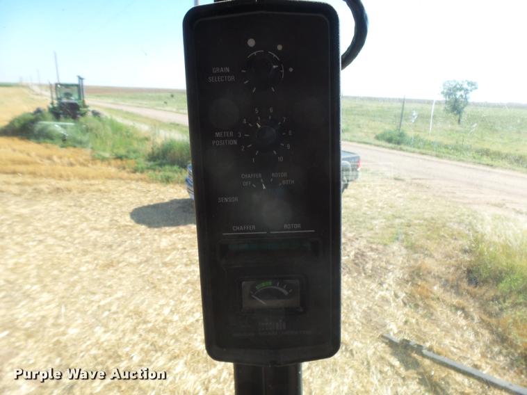 image for item DB2726 1986 Case IH 1680 combine