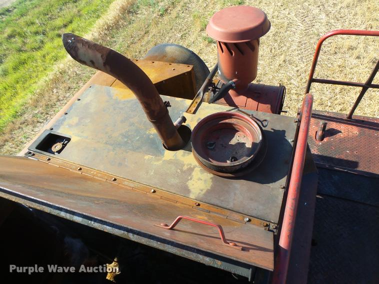 image for item DB2726 1986 Case IH 1680 combine