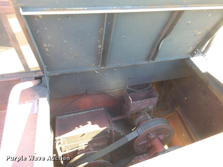 image for item DB2726 1986 Case IH 1680 combine