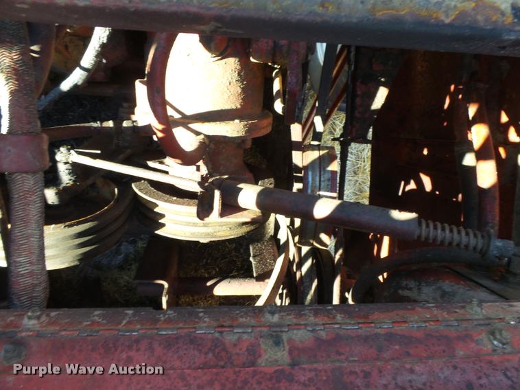 image for item DB2726 1986 Case IH 1680 combine
