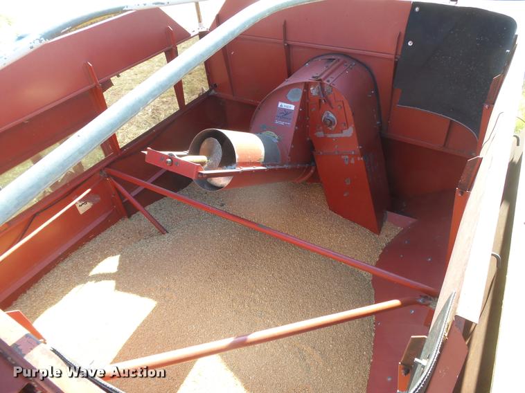 image for item DB2726 1986 Case IH 1680 combine