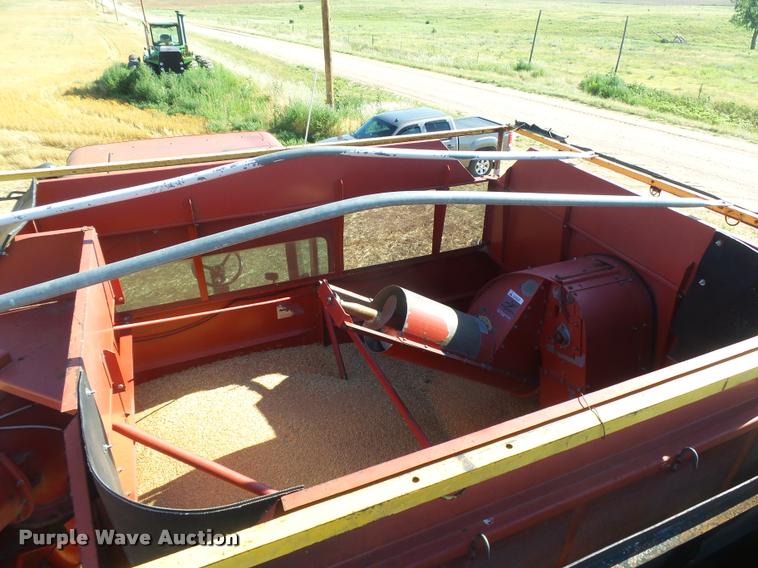 image for item DB2726 1986 Case IH 1680 combine