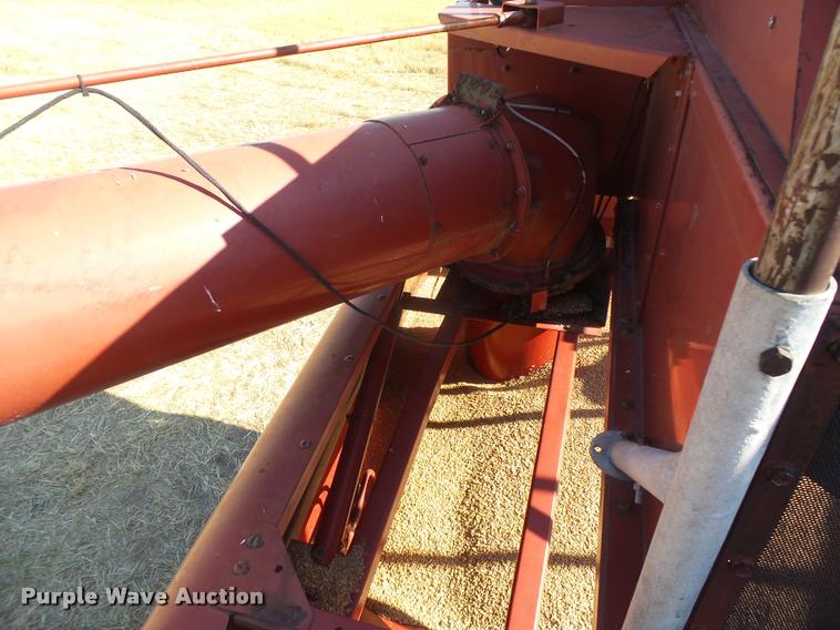 image for item DB2726 1986 Case IH 1680 combine