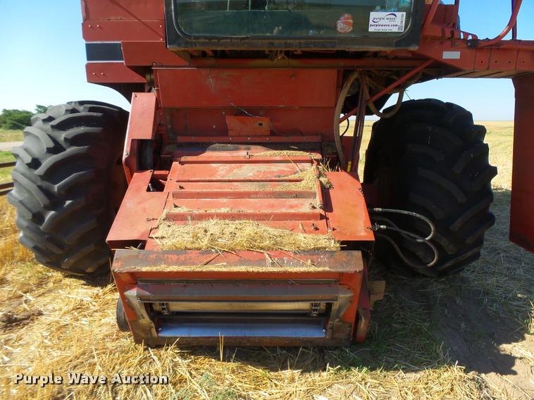 image for item DB2726 1986 Case IH 1680 combine