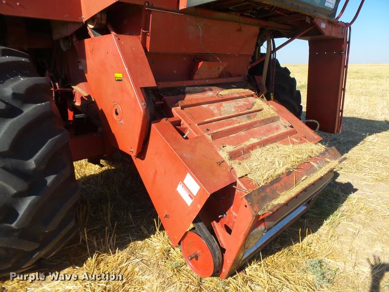 image for item DB2726 1986 Case IH 1680 combine
