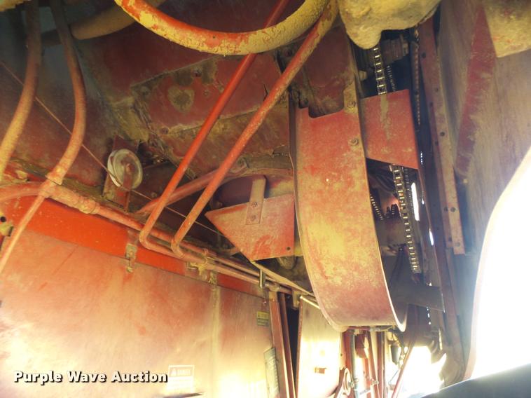 image for item DB2726 1986 Case IH 1680 combine