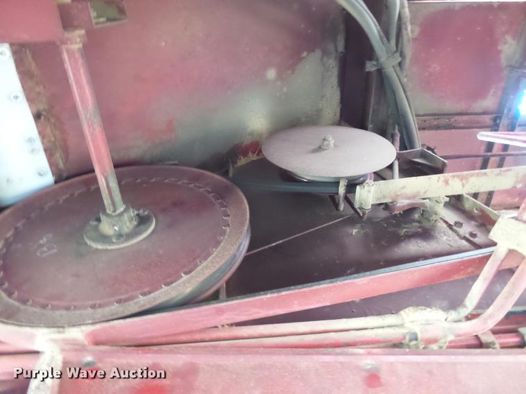 image for item DB2726 1986 Case IH 1680 combine