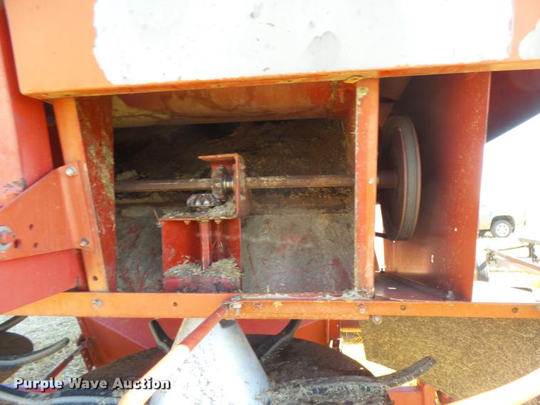 image for item DB2726 1986 Case IH 1680 combine