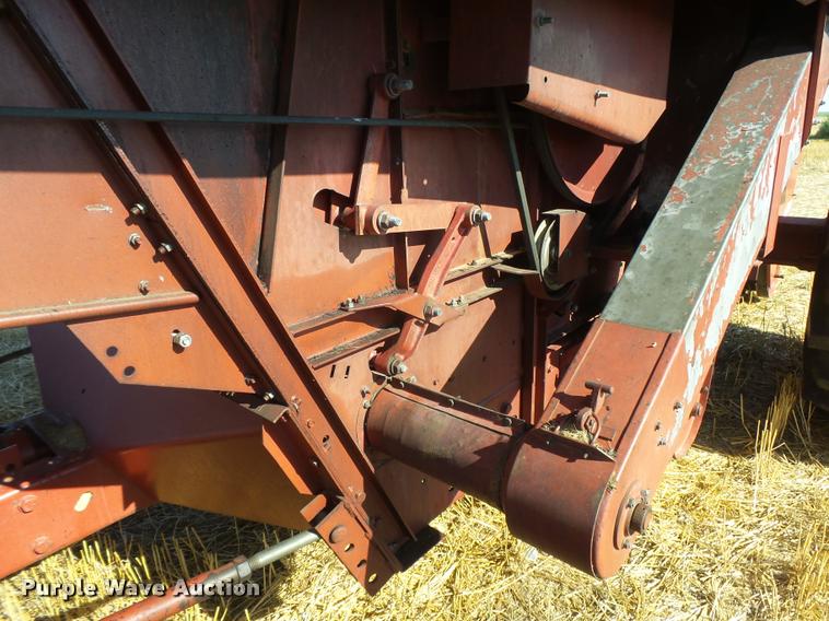 image for item DB2726 1986 Case IH 1680 combine