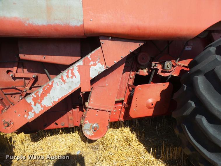image for item DB2726 1986 Case IH 1680 combine