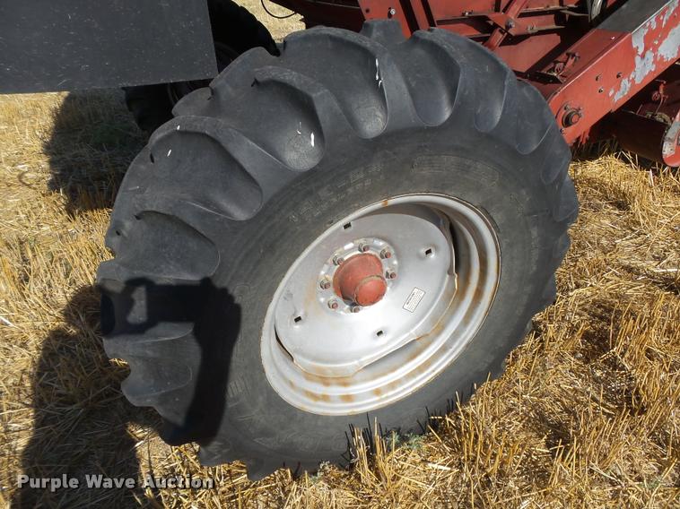 image for item DB2726 1986 Case IH 1680 combine