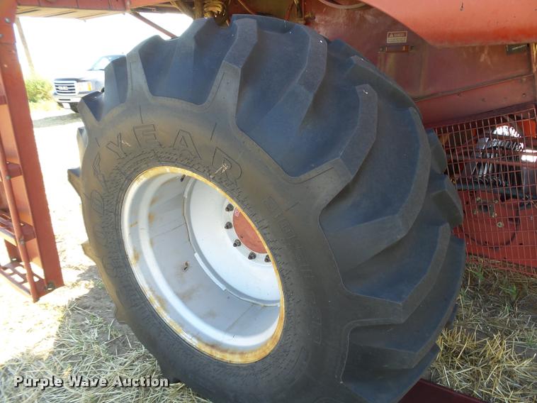 image for item DB2726 1986 Case IH 1680 combine