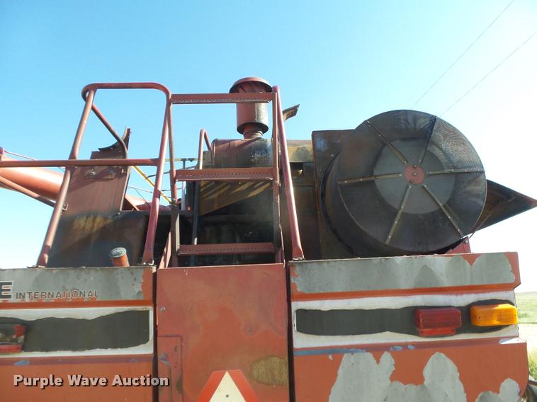 image for item DB2726 1986 Case IH 1680 combine