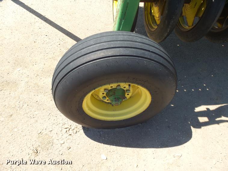 image for item DB2727 (4) John Deere 9300 grain drills