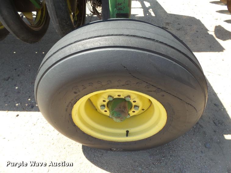 image for item DB2727 (4) John Deere 9300 grain drills