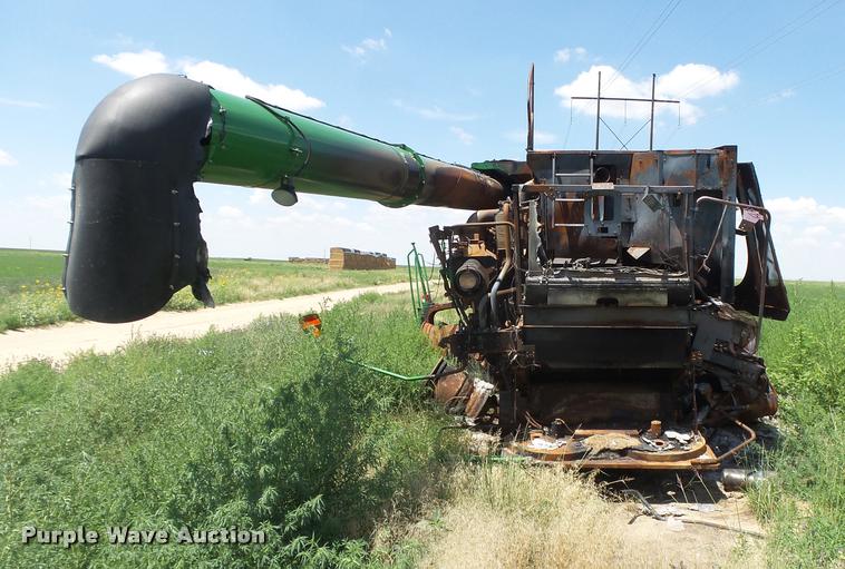 image for item DB2738 2012 John Deere S690 combine