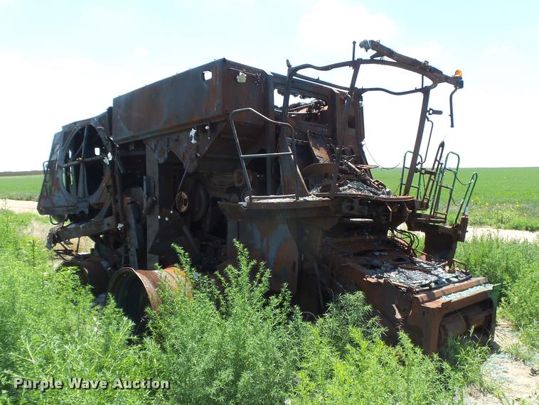 image for item DB2738 2012 John Deere S690 combine