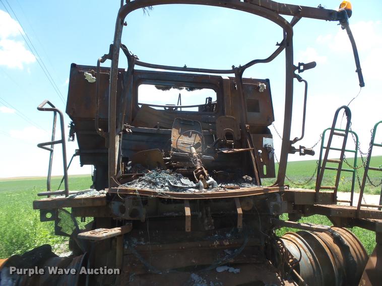 image for item DB2738 2012 John Deere S690 combine