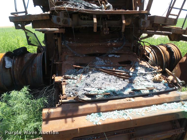 image for item DB2738 2012 John Deere S690 combine