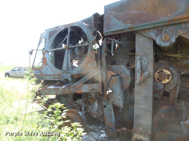 image for item DB2738 2012 John Deere S690 combine