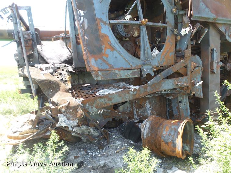 image for item DB2738 2012 John Deere S690 combine