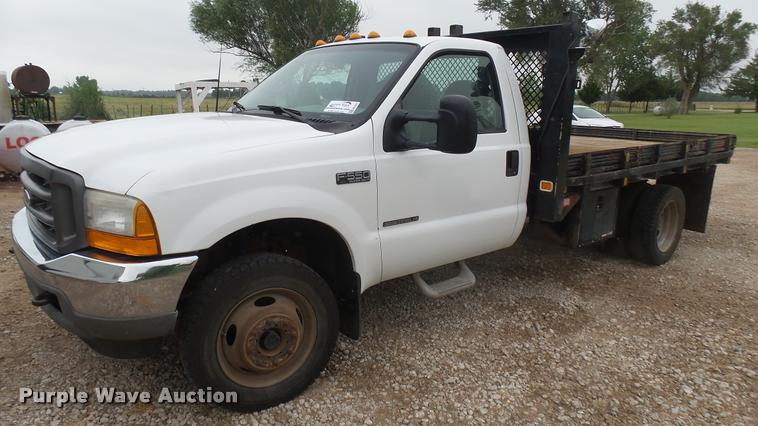 image for item DB3325 2001 Ford F550 flatbed truck
