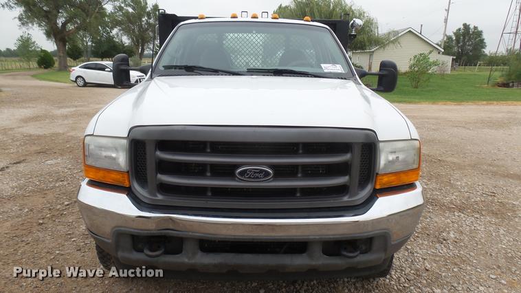 image for item DB3325 2001 Ford F550 flatbed truck