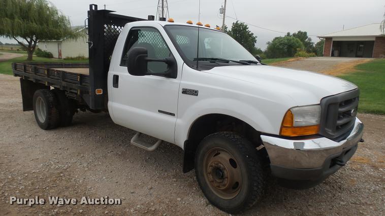 image for item DB3325 2001 Ford F550 flatbed truck