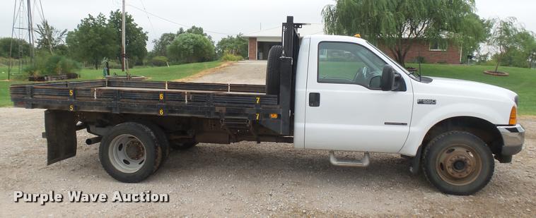 image for item DB3325 2001 Ford F550 flatbed truck