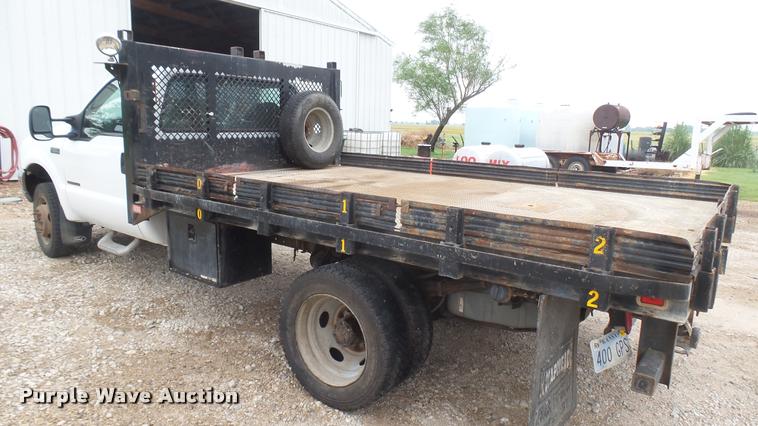 image for item DB3325 2001 Ford F550 flatbed truck