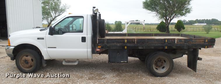image for item DB3325 2001 Ford F550 flatbed truck