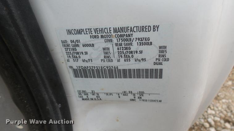 image for item DB3325 2001 Ford F550 flatbed truck