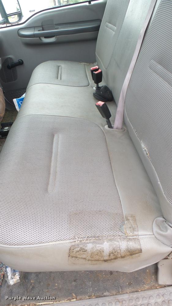 image for item DB3325 2001 Ford F550 flatbed truck