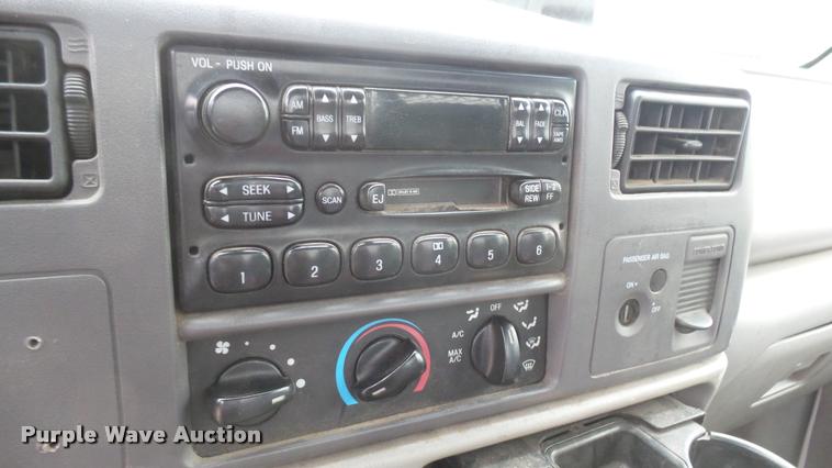 image for item DB3325 2001 Ford F550 flatbed truck