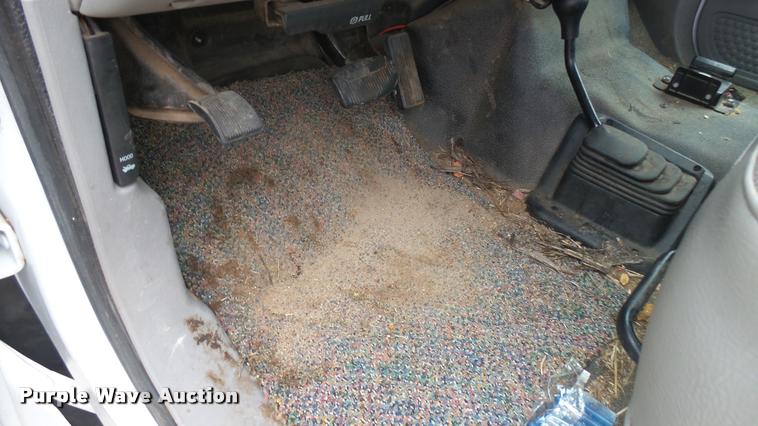 image for item DB3325 2001 Ford F550 flatbed truck