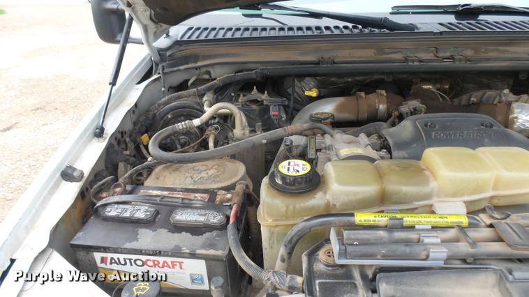 image for item DB3325 2001 Ford F550 flatbed truck