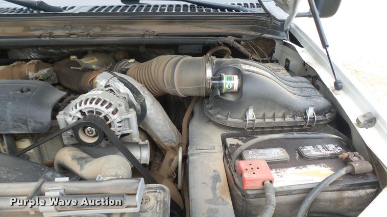 image for item DB3325 2001 Ford F550 flatbed truck