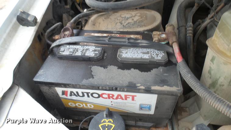 image for item DB3325 2001 Ford F550 flatbed truck