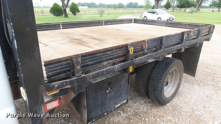 image for item DB3325 2001 Ford F550 flatbed truck