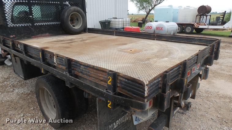 image for item DB3325 2001 Ford F550 flatbed truck