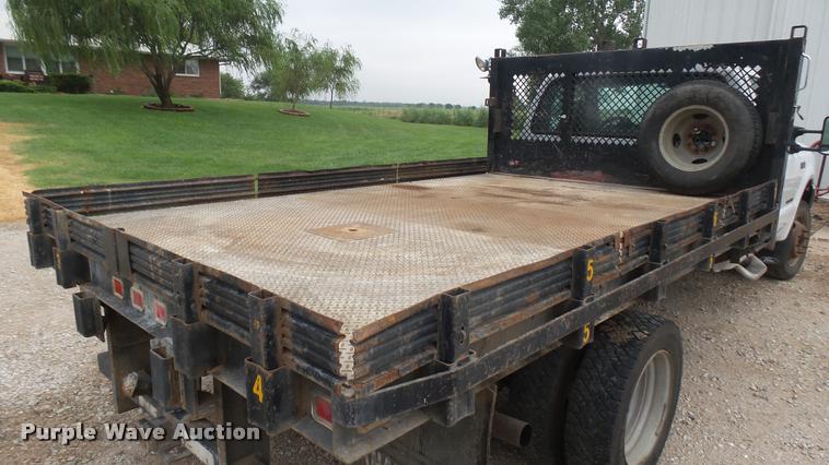 image for item DB3325 2001 Ford F550 flatbed truck